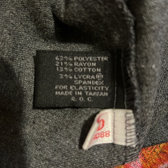 Express zip up jacket in gunmetal gray. Like new condition. Size 11/12. - Picture 5 of 5